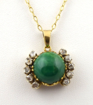 Gold pendant with 10 diamonds and natural jadeite